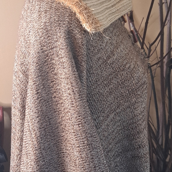 A Beautiful one of a kind poncho (I never used it ) - Picture 6 of 16